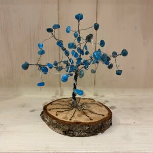 Petit-arbre-de-vie-en-apatite-bleue.